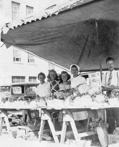 Farmerettes working at a produce stand